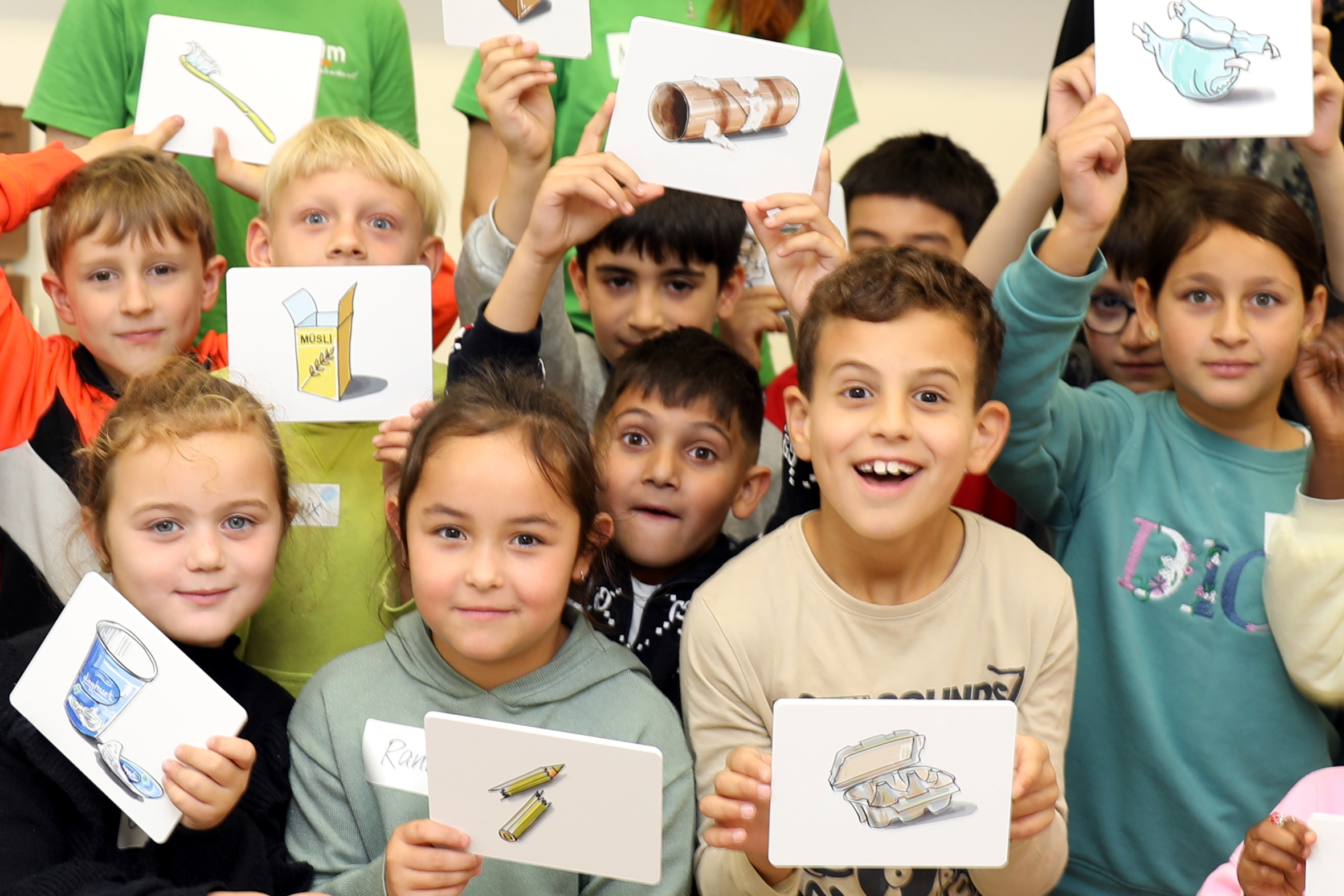 Grundschulkinder, die an der Wertstoff:klasse teilgenommen haben